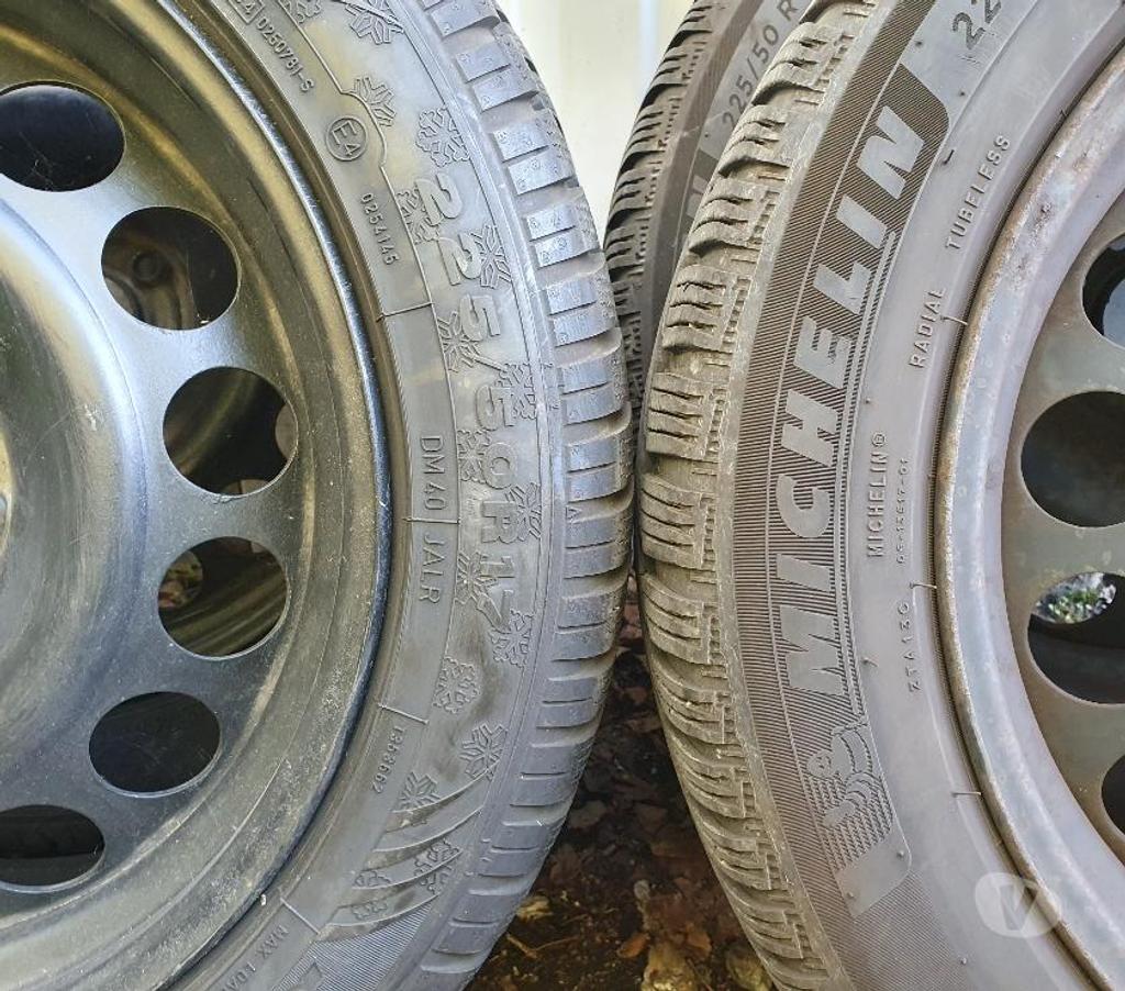 Pièces et services auto Loire St Etienne - Photos Vivastreet 4 roues neige Peugeot 3008 225 50 17 98H TBE envoi possible