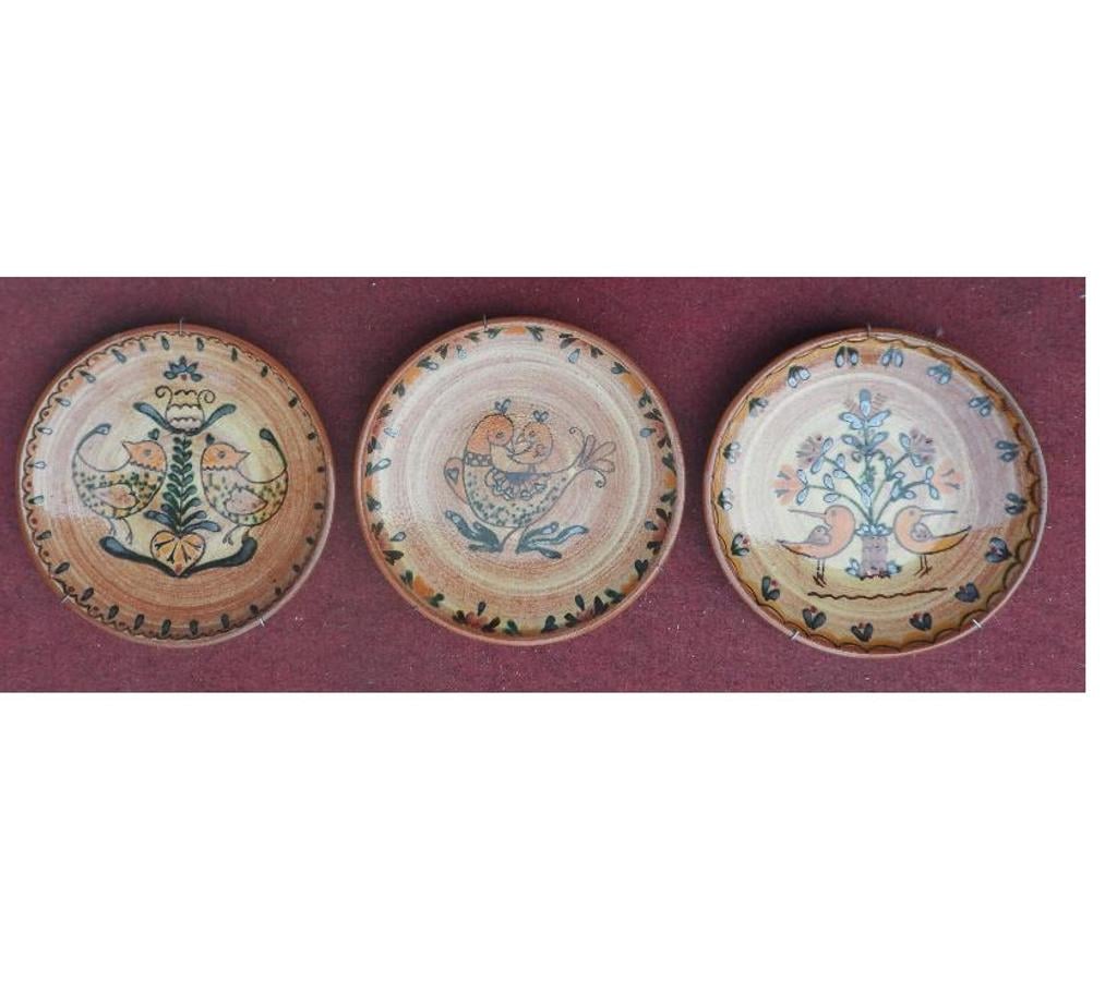 Décoration - art Hérault Castries - 34160 - Photos Vivastreet Anciennes assiettes artisanales en terre cuite vernissée 