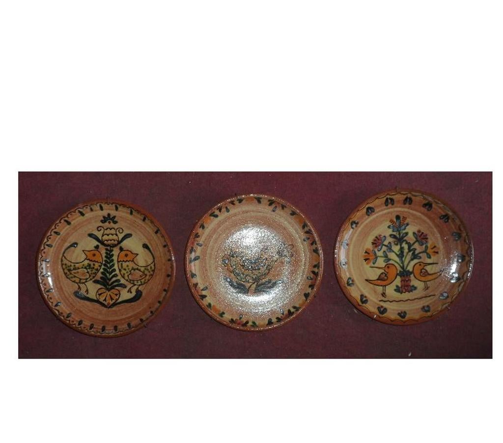 Décoration - art Hérault Castries - 34160 - Photos Vivastreet Anciennes assiettes artisanales en terre cuite vernissée 