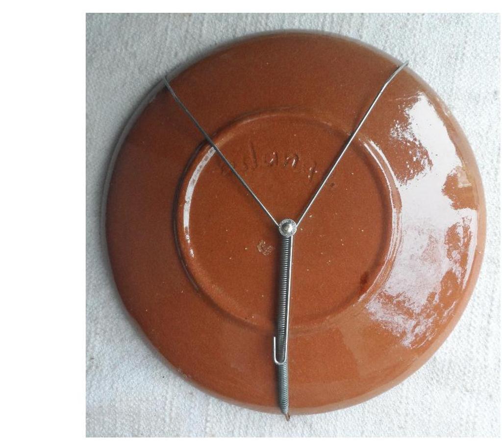 Décoration - art Hérault Castries - 34160 - Photos Vivastreet Anciennes assiettes artisanales en terre cuite vernissée 