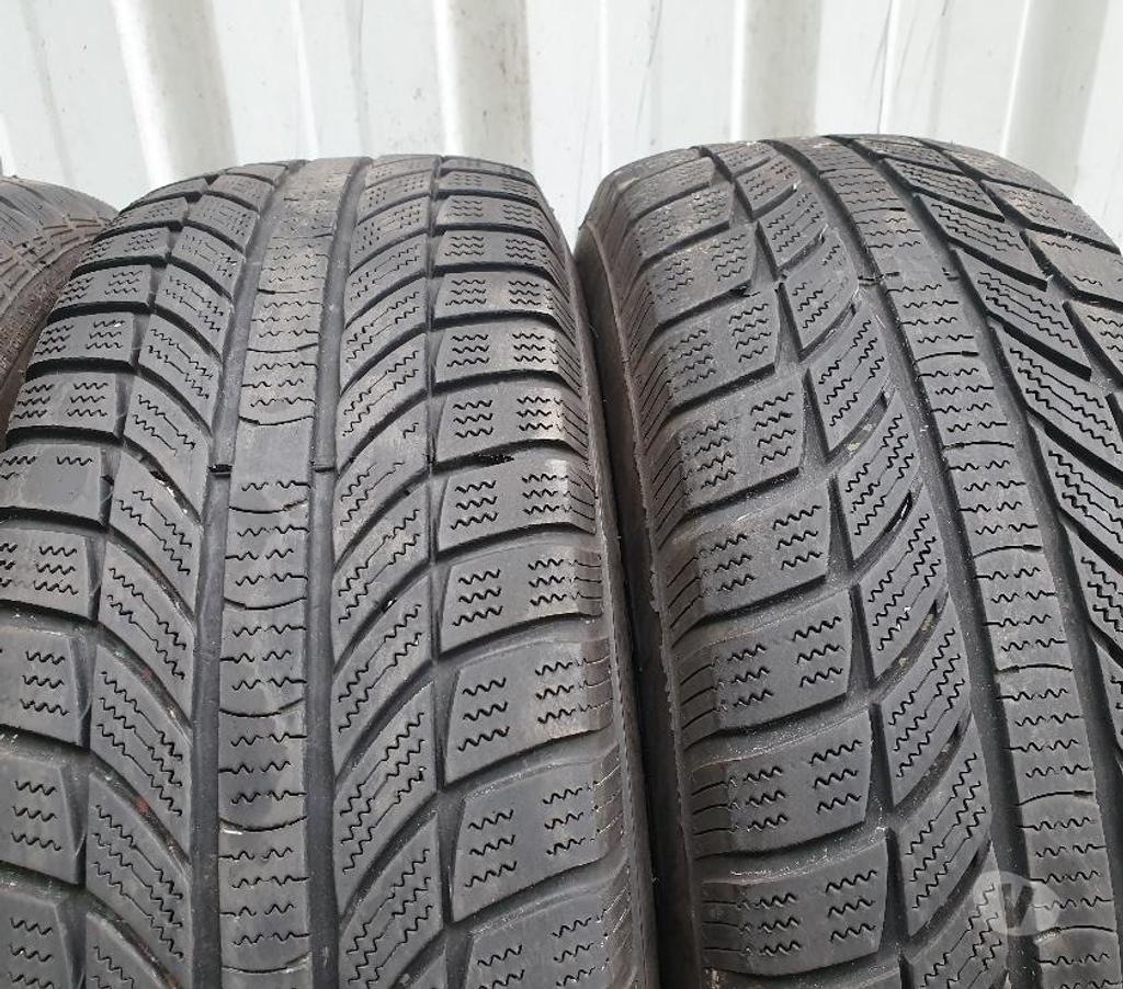 Pièces et services auto Loire St Etienne - Photos Vivastreet 4 roues neige Volkswagen Tiguan 215 65 16 102H envoi possibl