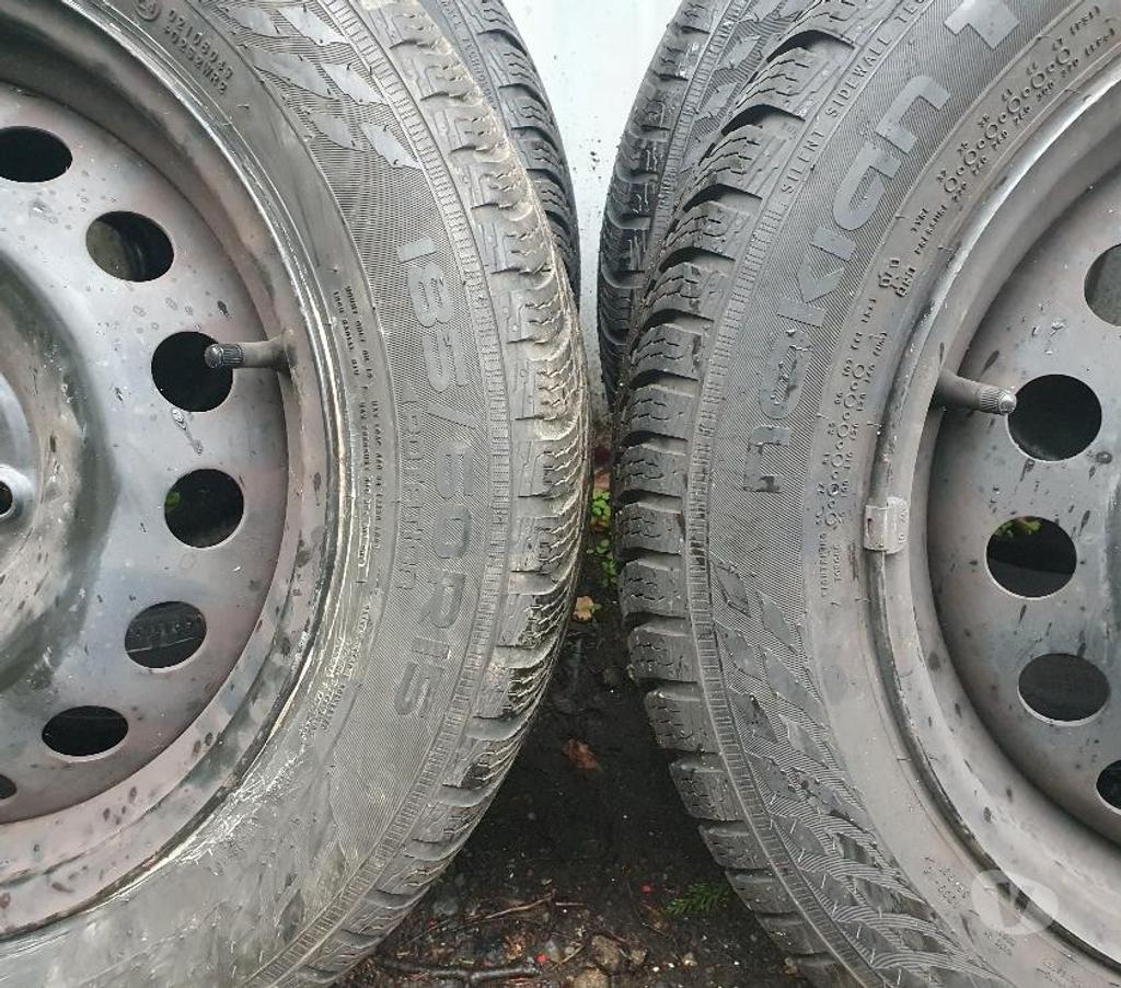 Pièces et services auto Loire St Etienne - Photos Vivastreet 4 roues neige 185 60 15 88T Nokian Renault Clio 3 envoi poss