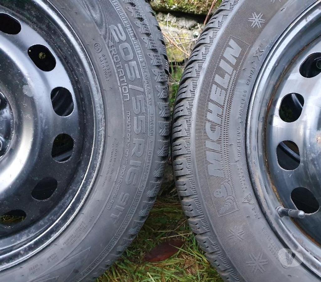 Pièces et services auto Loire St Etienne - Photos Vivastreet 4 roues neige Audi A6 205 55 16 91T envoi possible