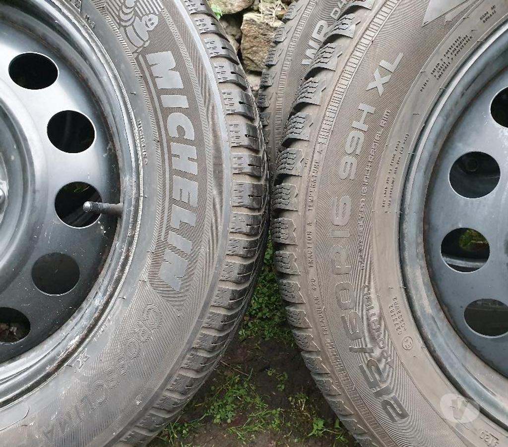 Pièces et services auto Loire St Etienne - Photos Vivastreet 4 roues neige Peugeot 508 215 60 16 99H envoi possible