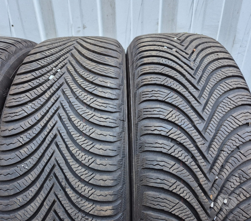 Pièces et services auto Loire St Etienne - Photos Vivastreet 4 roues neige 205 55 16 91H Renault Mégane 3 Michelin + cap