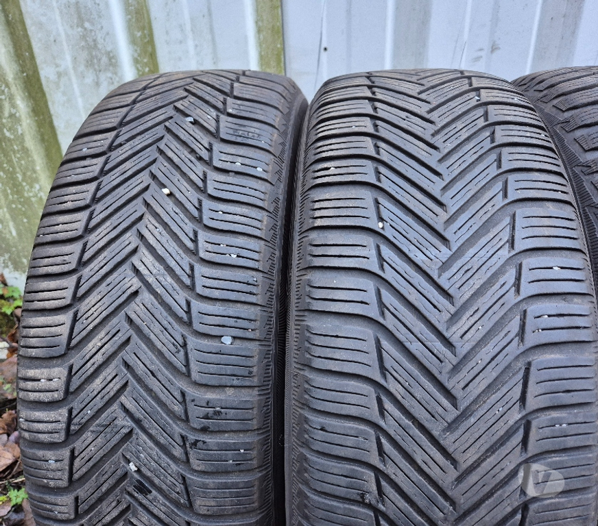 Pièces et services auto Loire St Etienne - Photos Vivastreet 4 roues neige 205 55 16 91H Renault Mégane 3 Michelin + cap