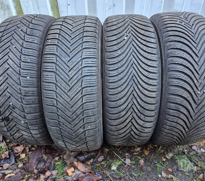 Pièces et services auto St Etienne St Etienne - Photos Vivastreet 4 roues neige 205 55 16 91H Renault Mégane 3 Michelin + cap