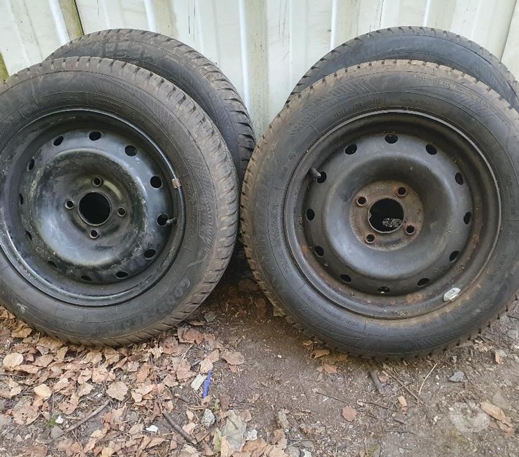 Pièces et services auto Loire St Etienne - Photos Vivastreet 4 roues neige Peugeot ou Citroen 175 65 14 86H Goodyear envo