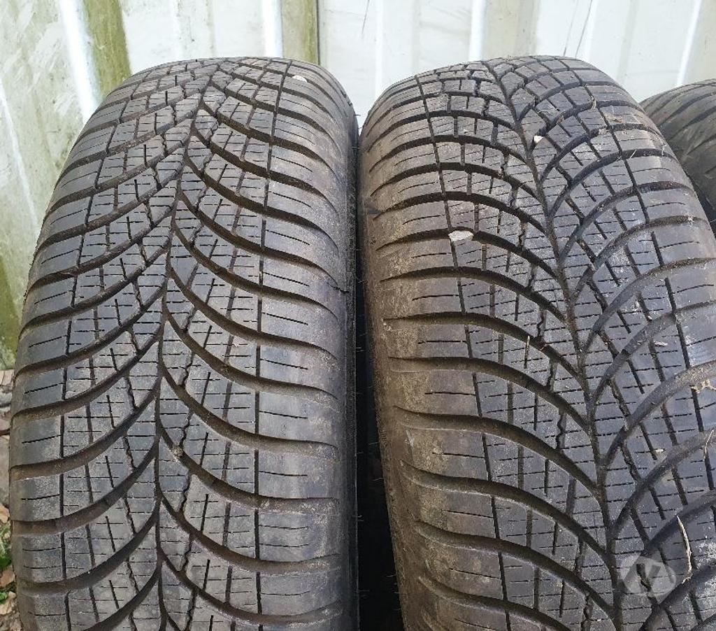 Pièces et services auto Loire St Etienne - Photos Vivastreet 4 roues neige Peugeot ou Citroen 175 65 14 86H Goodyear envo