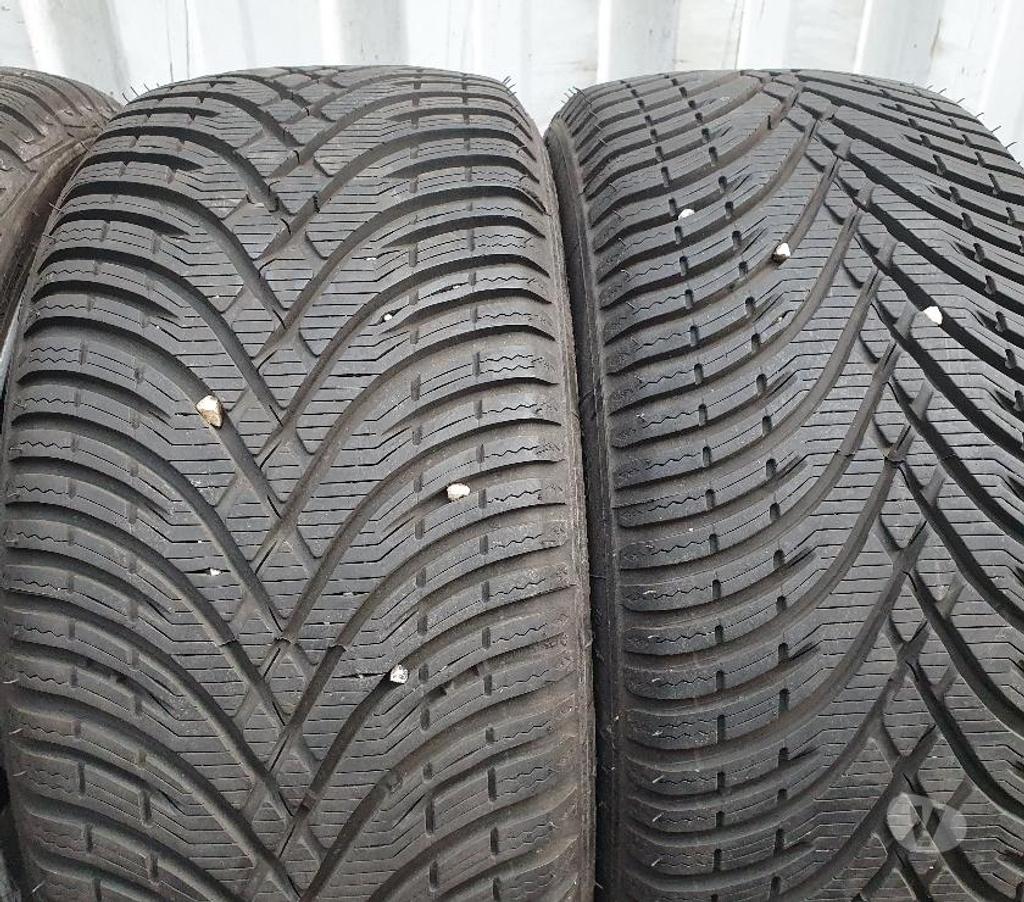 Pièces et services auto Loire St Etienne - Photos Vivastreet 4 pneus neige 215 40 17 87V dont 2 montées sur jantes Alu Au