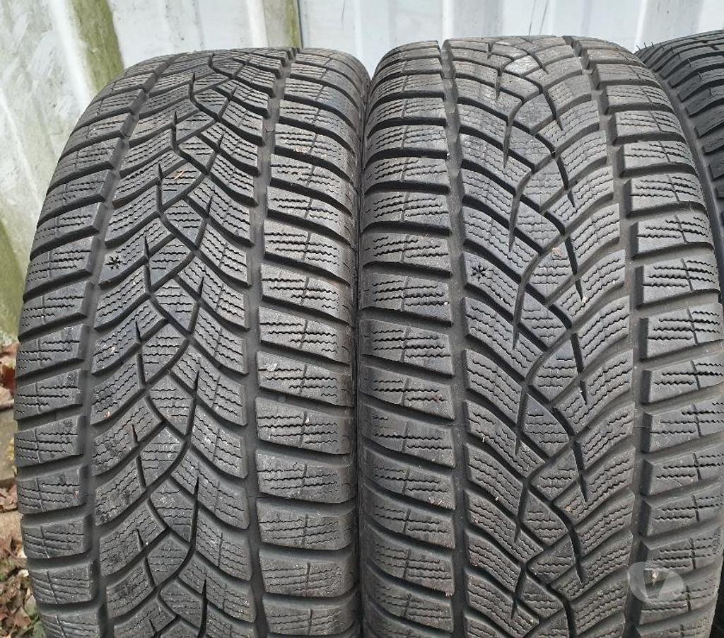 Pièces et services auto Loire St Etienne - Photos Vivastreet 4 pneus neige 215 40 17 87V dont 2 montées sur jantes Alu Au