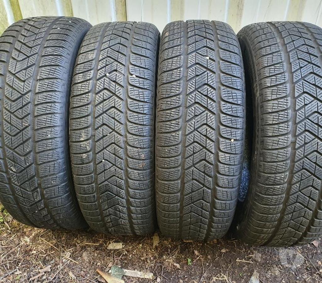 Pièces et services auto Loire St Etienne - Photos Vivastreet 4 pneus neige Pirelli en 215 65 17 99H envoi possible