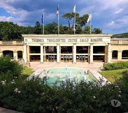 Location vacances Greoux les Bains Alpes-de-Haute-Provence - Photos Vivastreet T2 meublé classé*** Gréoux appartement VILLA