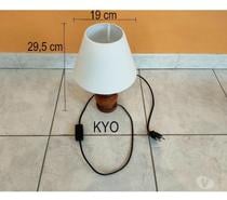 Lampe chevet bois à poser abat-jour conique blanc tissu