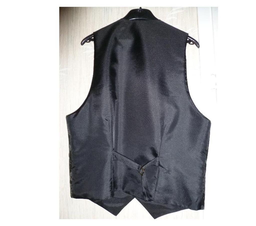 Vêtements occasion Yvelines Maurepas - 78310 - Photos Vivastreet Gilet sans manche en soie Patrick Harnes