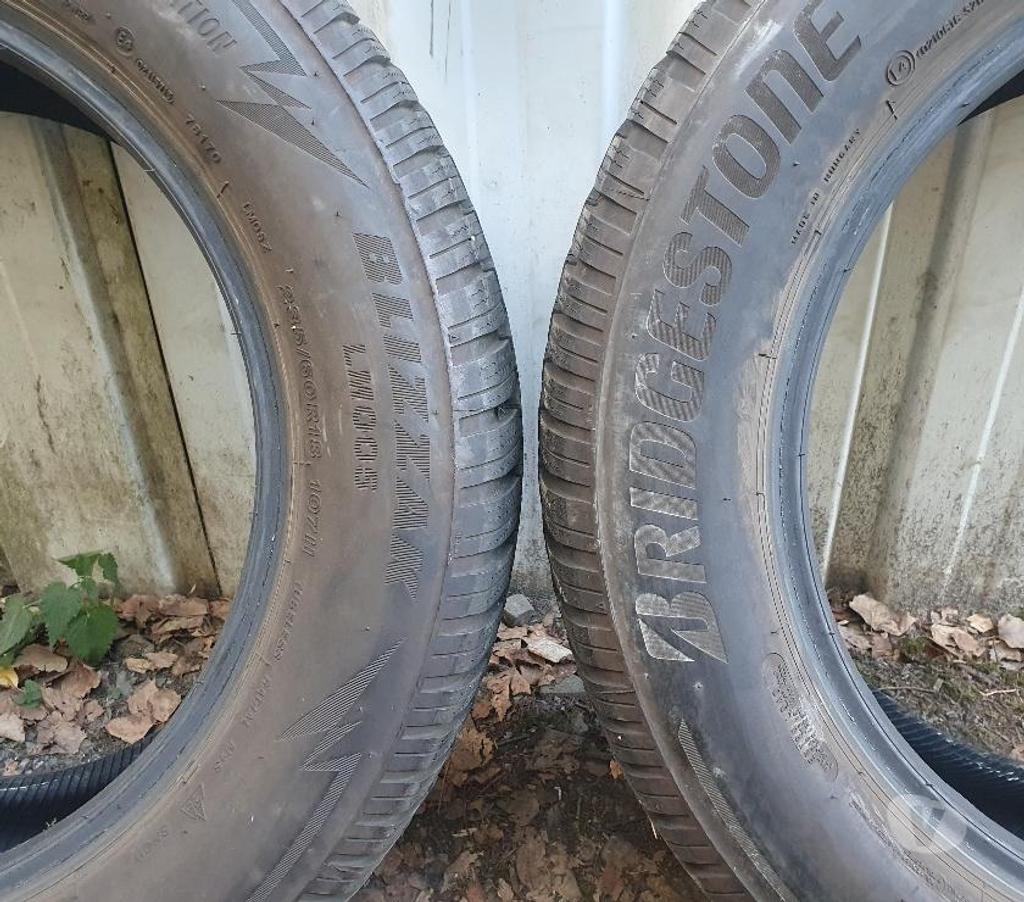 Pièces et services auto Loire St Etienne - Photos Vivastreet 2 pneus neige 235 60 18 107H Bridgestone envoi possible
