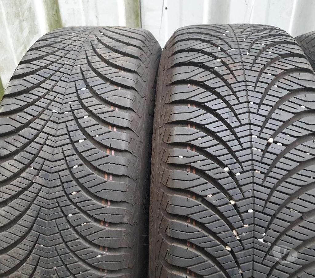 Pièces et services auto Loire St Etienne - Photos Vivastreet 4 roues neige alu Peugeot 208 en 195 55 16 87H Goodyear envo