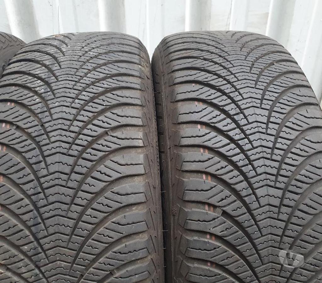 Pièces et services auto Loire St Etienne - Photos Vivastreet 4 roues neige alu Peugeot 208 en 195 55 16 87H Goodyear envo