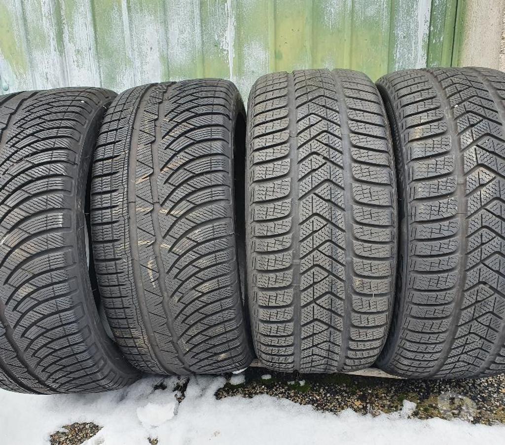 Pièces et services auto Loire St Etienne - Photos Vivastreet 4 pneus neige 245 40 18 97V Michelin TBE envoi possible