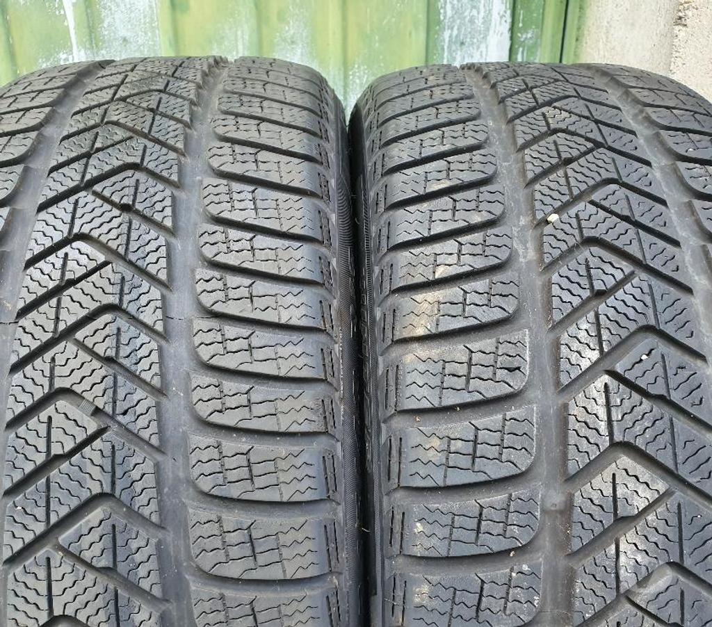 Pièces et services auto Loire St Etienne - Photos Vivastreet 4 pneus neige 245 40 18 97V Michelin TBE envoi possible