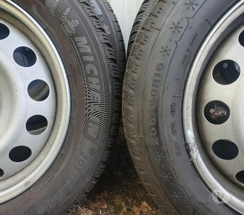 Pièces et services auto Loire St Etienne - Photos Vivastreet 4 roues neige 205 60 16 Citroën Berlingo Michelin envoi poss