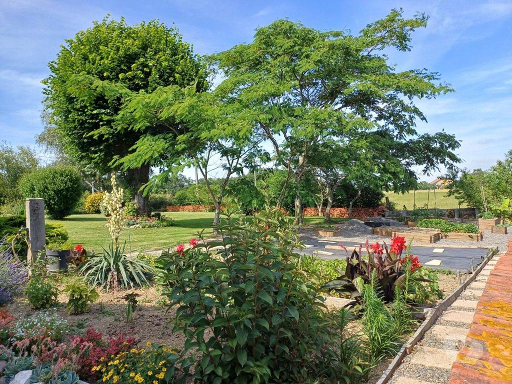 Vente Maison Haute-Garonne Boulogne sur Gesse - 31350 - Photos Vivastreet Superbe maison de campagne, avec vue Pyrénées