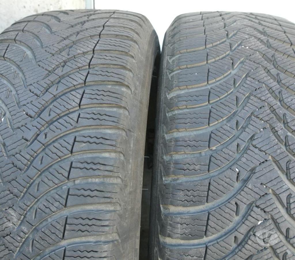 Pièces et services auto Loire St Etienne - Photos Vivastreet 4 roues neige Alu 215 50 17 95V TOYOTA TBE envoi possible