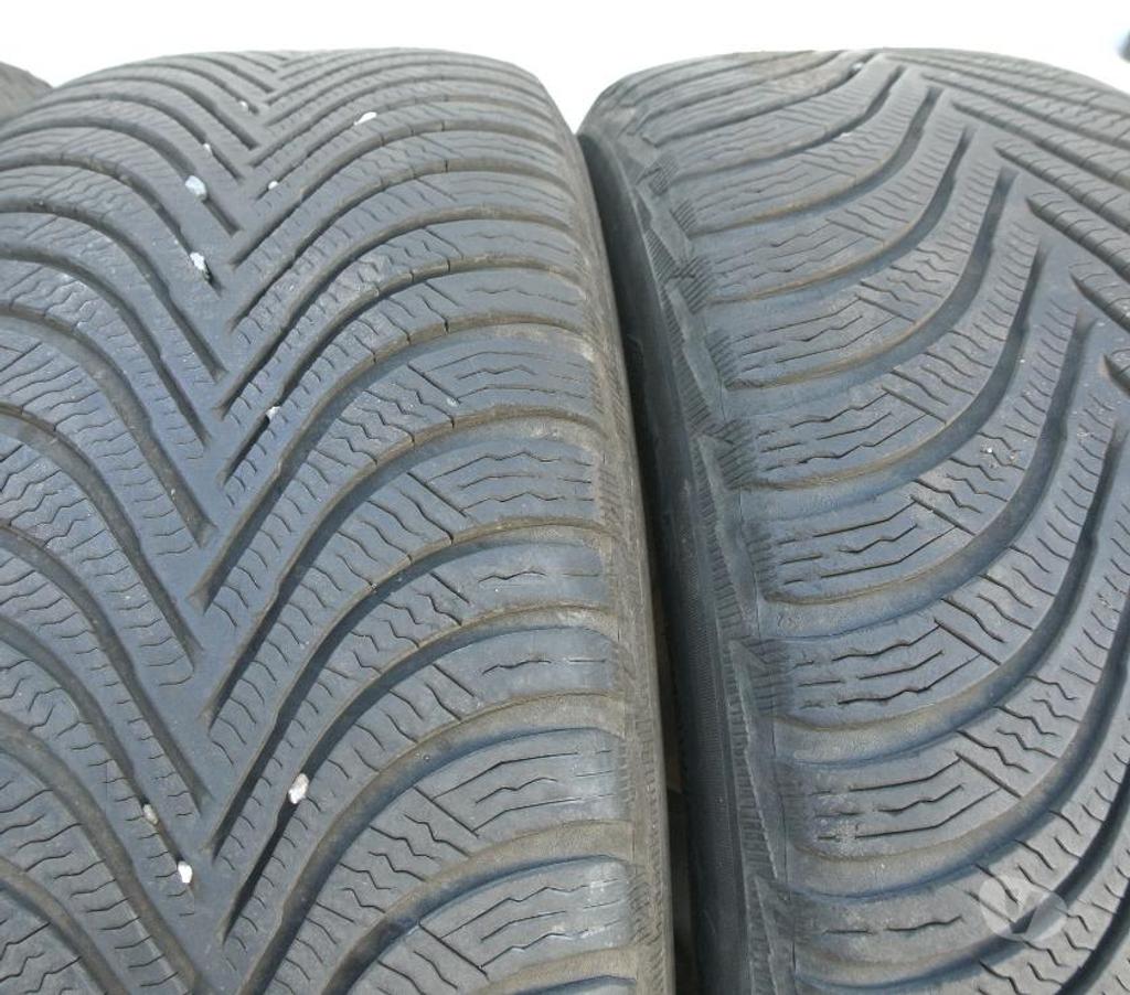 Pièces et services auto Loire St Etienne - Photos Vivastreet 4 roues neige Alu 215 50 17 95V TOYOTA TBE envoi possible