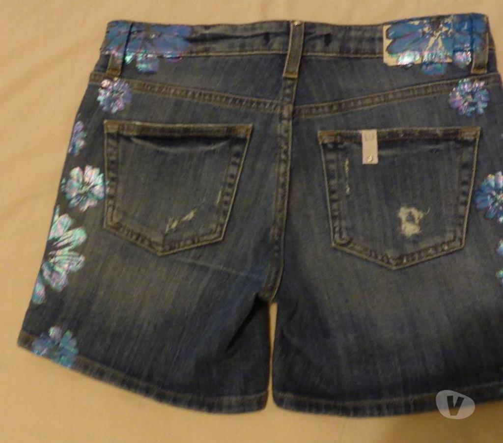 Vêtements occasion Var Rocbaron - 83136 - Photos Vivastreet magnifique short Liu jo T25 US soit T36 Neuf