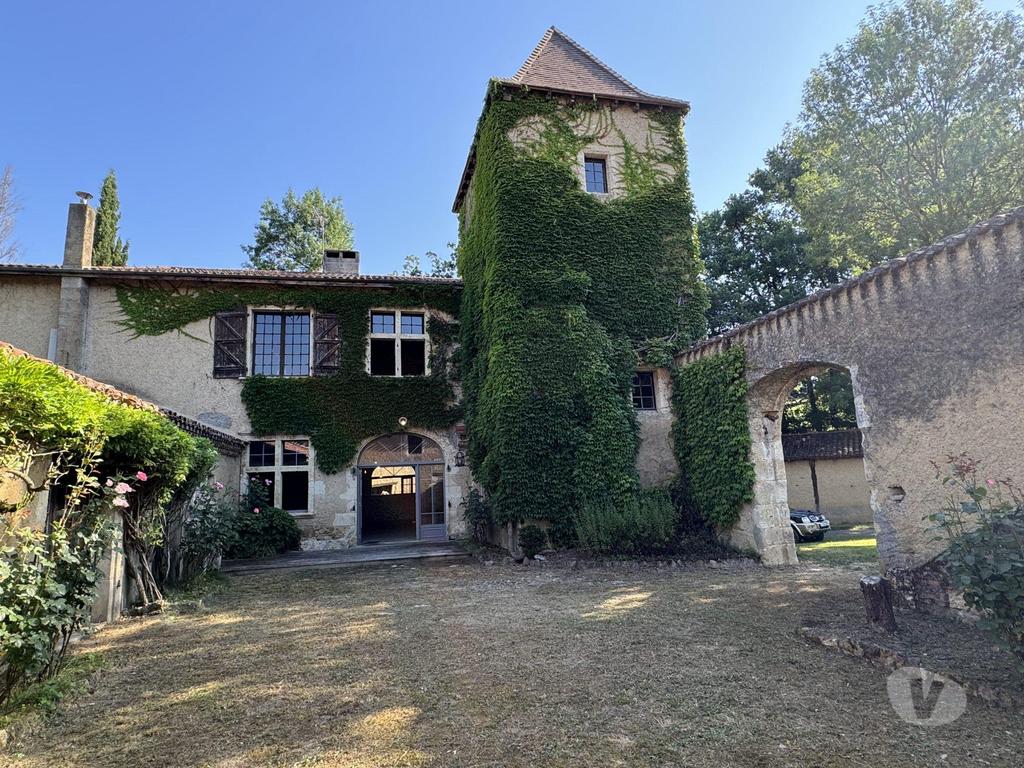 Vente Maison Gers Auch - 32000 - Photos Vivastreet Magnifique manoir avec des origines au 15ieme siècle, avec sa m