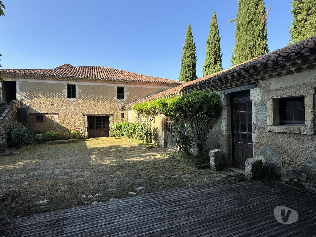 Vente Maison Gers Auch - 32000 - Photos Vivastreet Magnifique manoir avec des origines au 15ieme siècle, avec sa m