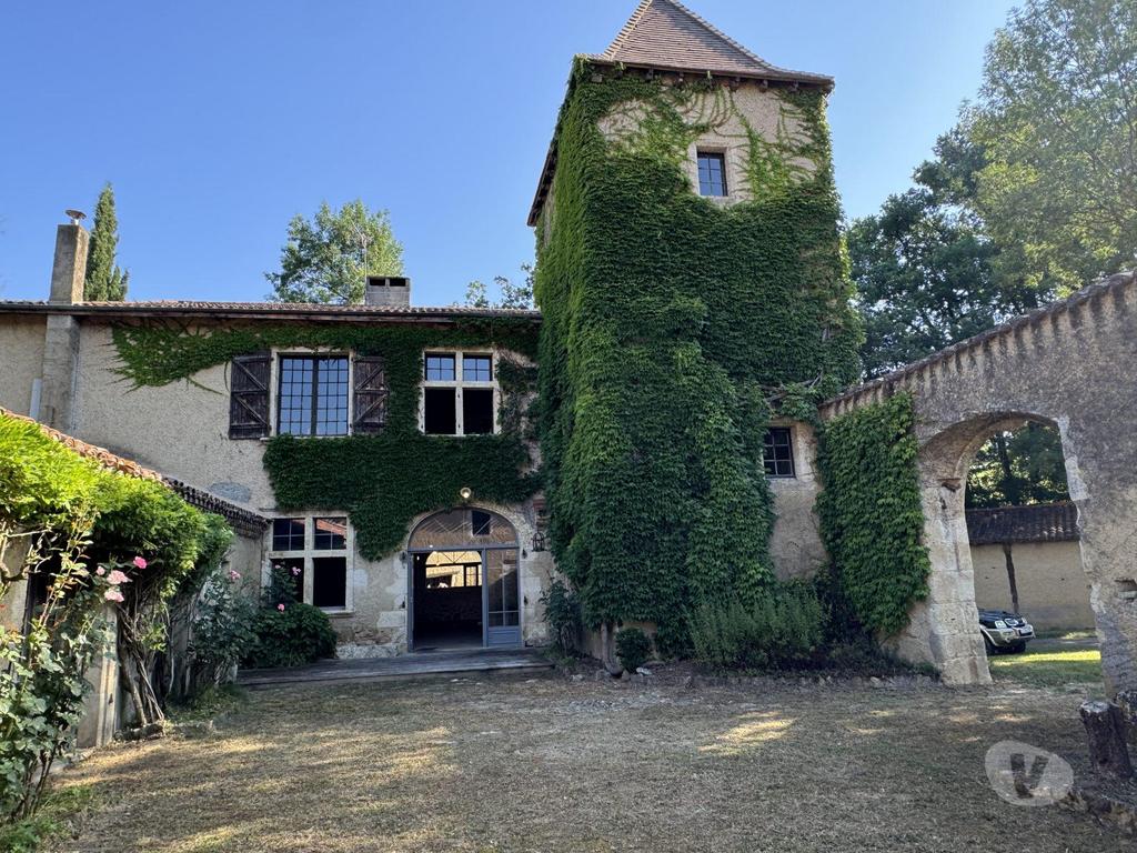 Vente Maison Gers Auch - 32000 - Photos Vivastreet Magnifique manoir avec des origines au 15ieme siècle, avec sa m