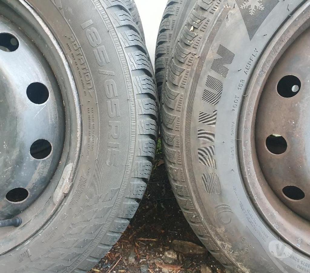 Pièces et services auto Loire St Etienne - Photos Vivastreet 4 roues neige Renault Clio 4 185 65 15 88T Envoi possible