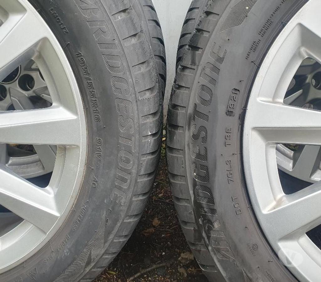 Pièces et services auto Loire St Etienne - Photos Vivastreet 4 roues neige Audi A1 195 55 16 91V Bridgestone envoi possib
