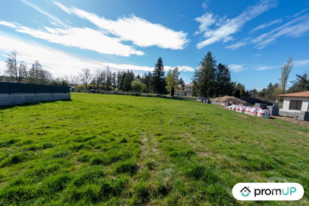 Terrain à vendre Puy-de-Dôme Orleat - 63190 - Photos Vivastreet (V6603) Terrain constructible de 1492 m2 à ORLÉAT