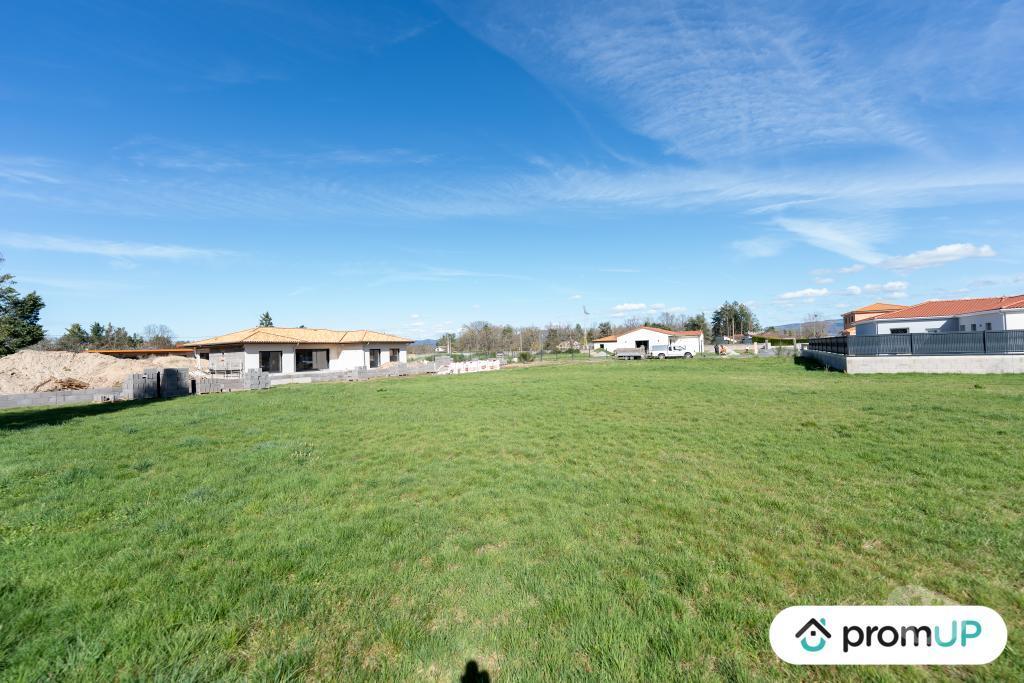 Terrain à vendre Puy-de-Dôme Orleat - 63190 - Photos Vivastreet (V6603) Terrain constructible de 1492 m2 à ORLÉAT