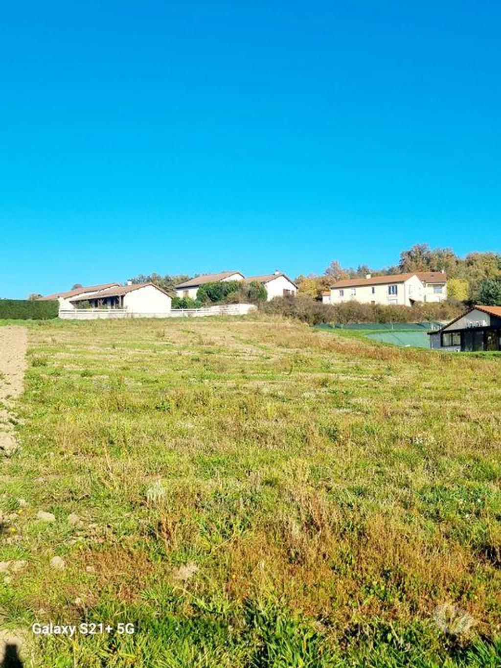 Terrain à vendre Haute-Loire Rosieres - 43800 - Photos Vivastreet Terrain viabilisé, 1600m² dans le bourg de Rosières