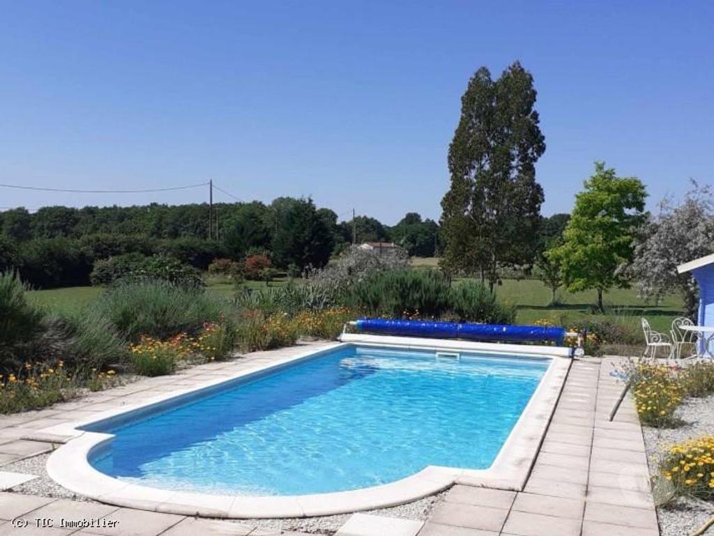 Vente Maison Charente Cellefrouin - 16260 - Photos Vivastreet Maison 4 Chambres, Dépendances, Grand Terrain et Piscine