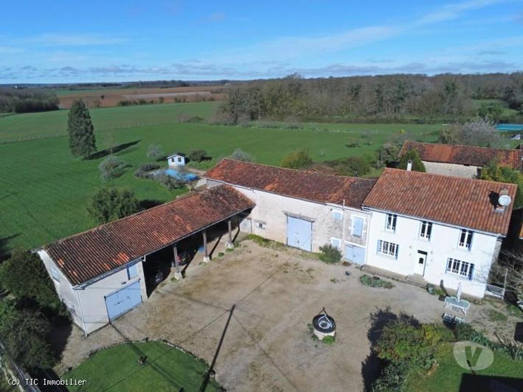 Vente Maison Charente Cellefrouin - 16260 - Photos Vivastreet Maison 4 Chambres, Dépendances, Grand Terrain et Piscine