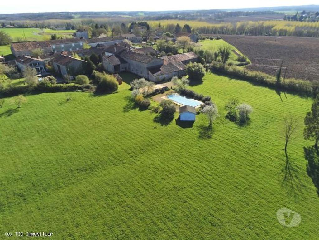 Vente Maison Charente Cellefrouin - 16260 - Photos Vivastreet Maison 4 Chambres, Dépendances, Grand Terrain et Piscine