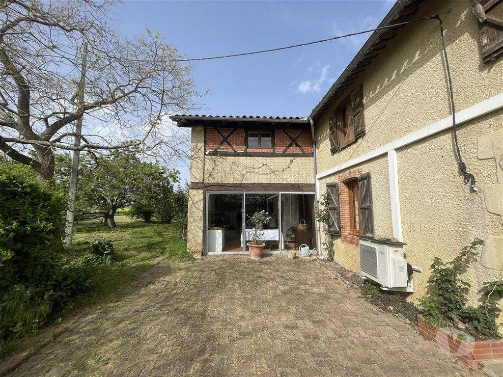Vente Maison Gers Ponsan Soubiran - 32300 - Photos Vivastreet Charmante ferme orientée plein sud, offrant une vue imprenable