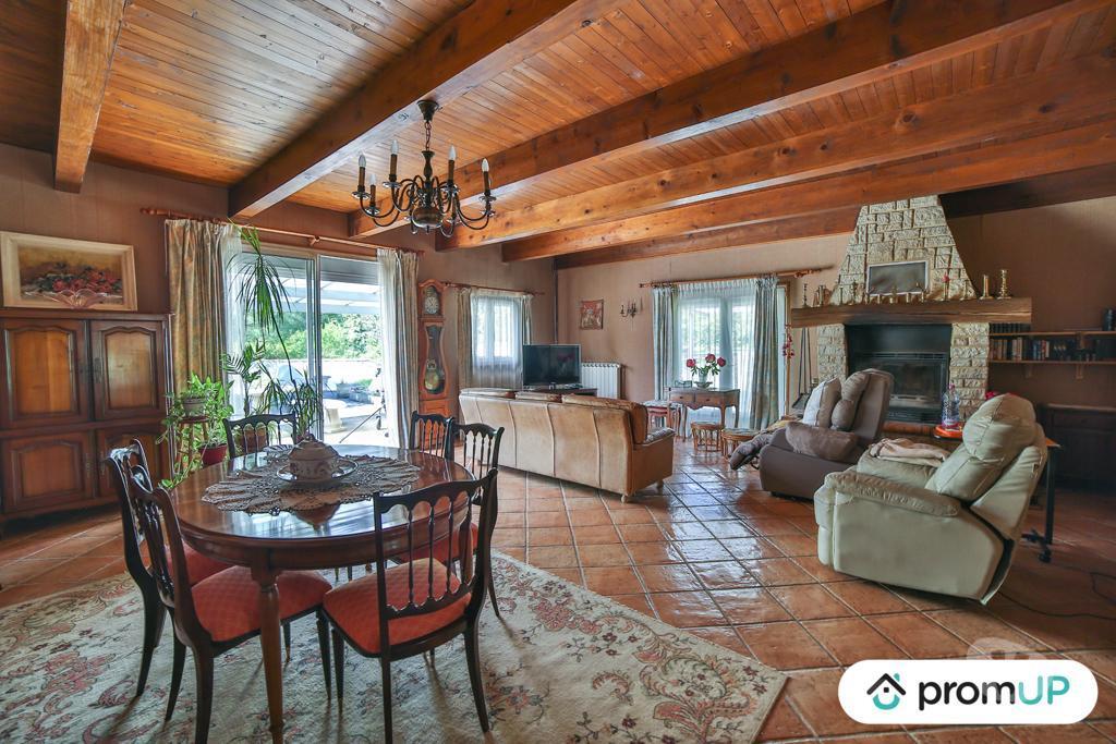 Vente Maison Charente-Maritime St Jean d'Angle - 17620 - Photos Vivastreet (VM406) Belle propriété sur 12,5ha de terres