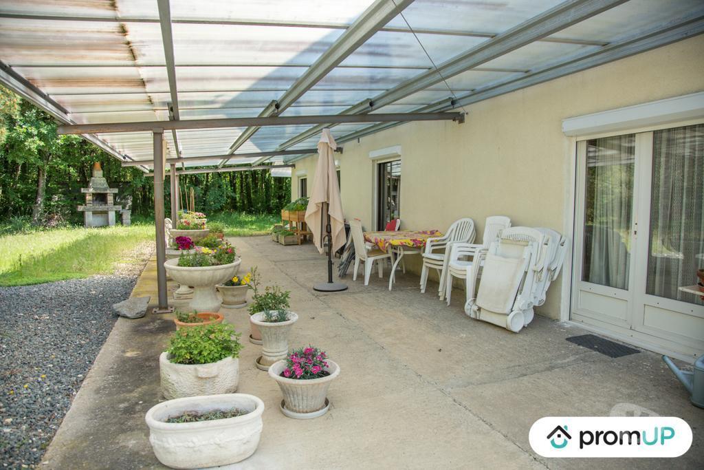 Vente Maison Charente-Maritime St Jean d'Angle - 17620 - Photos Vivastreet (VM406) Belle propriété sur 12,5ha de terres