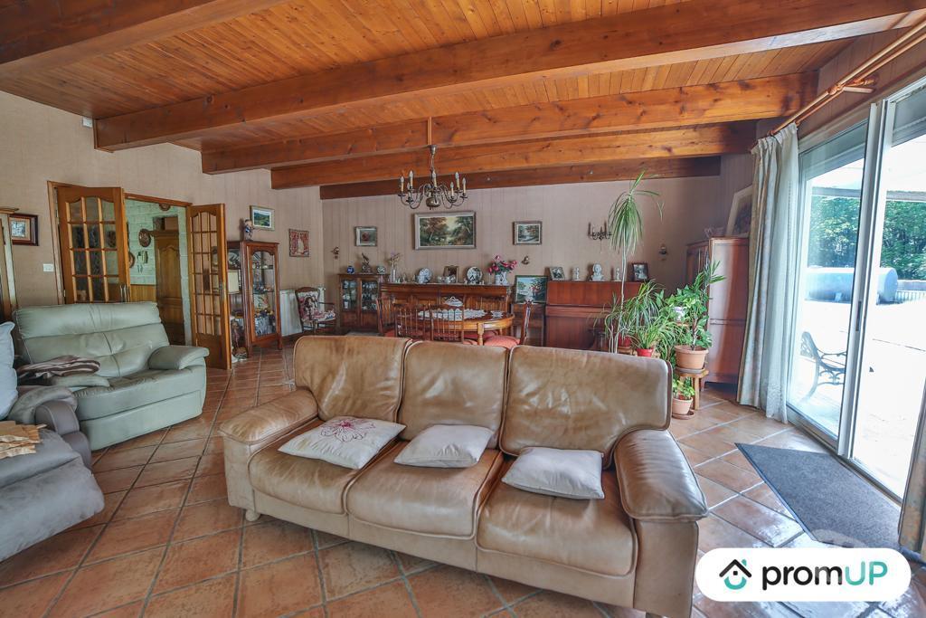 Vente Maison Charente-Maritime St Jean d'Angle - 17620 - Photos Vivastreet (VM406) Belle propriété sur 12,5ha de terres