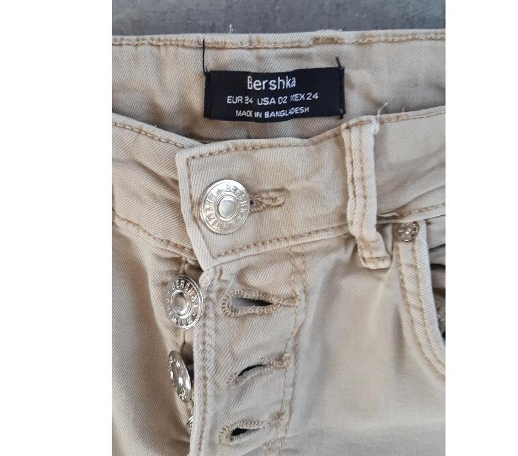 Vêtements occasion Marne Courcy - 51220 - Photos Vivastreet pantalon beige fille 12 ans (EUR 34) Bershka