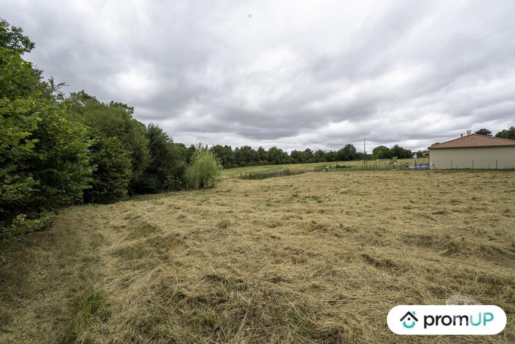 Terrain à vendre Haute-Vienne St Victurnien - 87420 - Photos Vivastreet (VT524) Terrain constructible de 1150 m²