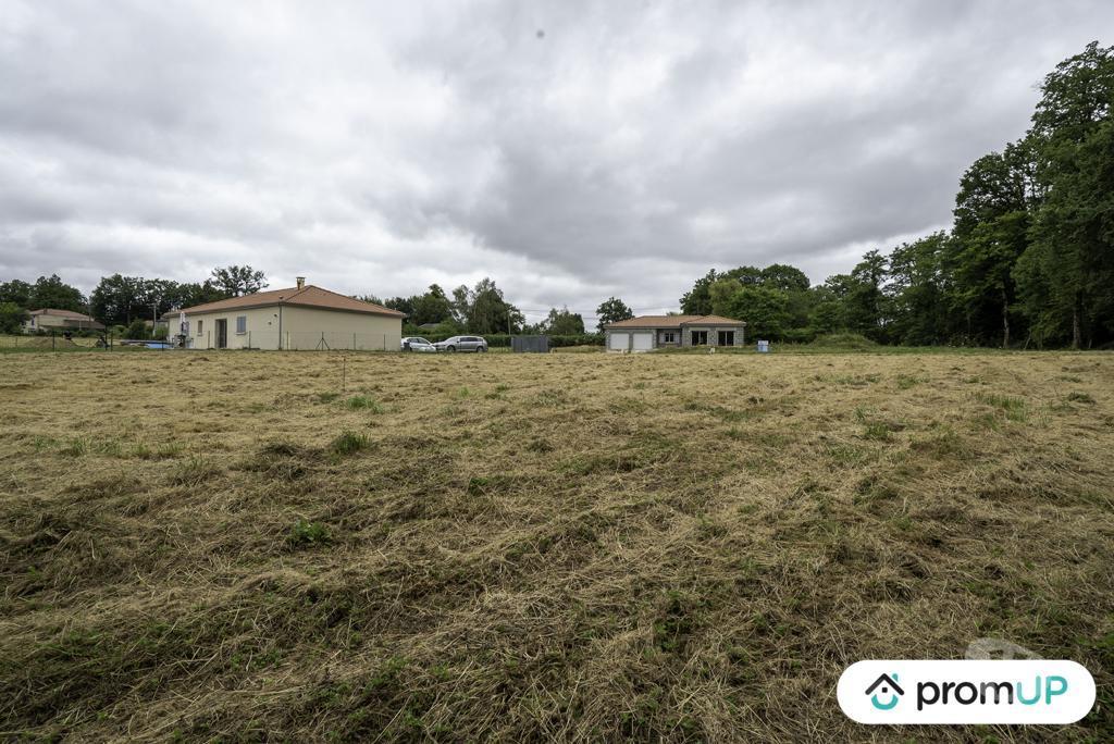 Terrain à vendre Haute-Vienne St Victurnien - 87420 - Photos Vivastreet (VT524) Terrain constructible de 1150 m²