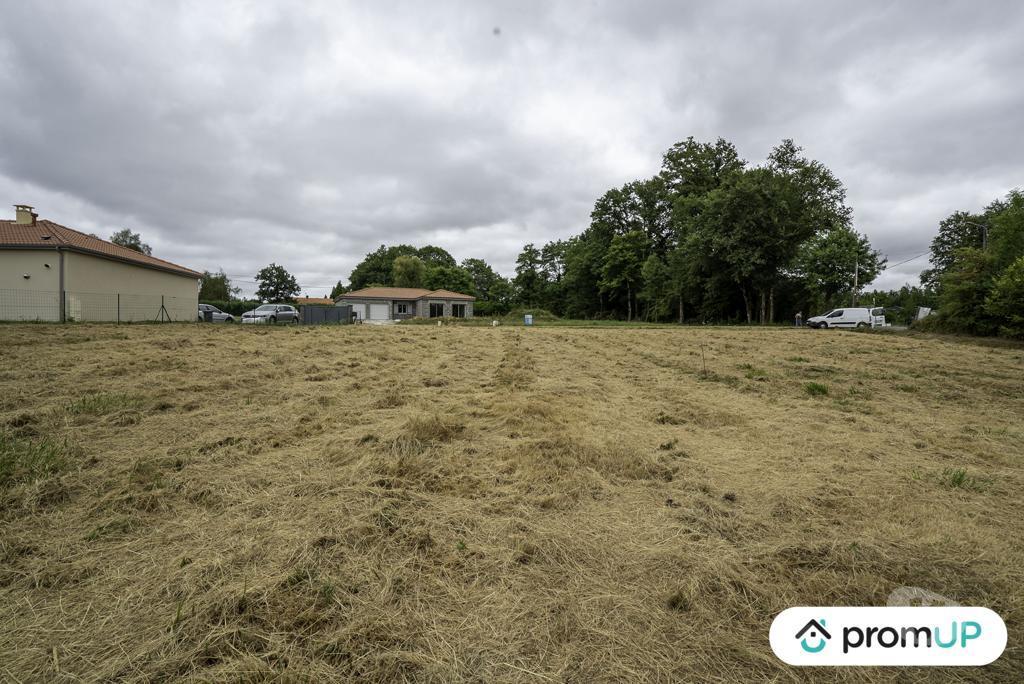 Terrain à vendre Haute-Vienne St Victurnien - 87420 - Photos Vivastreet (VT524) Terrain constructible de 1150 m²