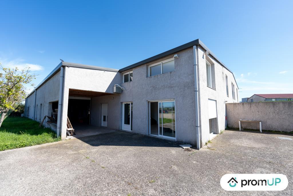 Vente Maison Puy-de-Dôme St Bonnet pres Riom - 63200 - Photos Vivastreet (V6624) Maison contemporaine de 268 m2 à SAINT-BONNET-PRÈS-RIOM