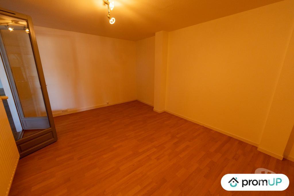 Vente Maison Puy-de-Dôme St Bonnet pres Riom - 63200 - Photos Vivastreet (V6624) Maison contemporaine de 268 m2 à SAINT-BONNET-PRÈS-RIOM